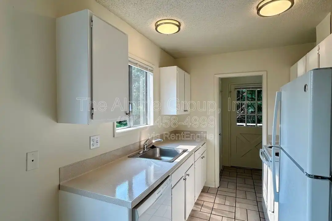 6041 SW Valley Ave - View 6