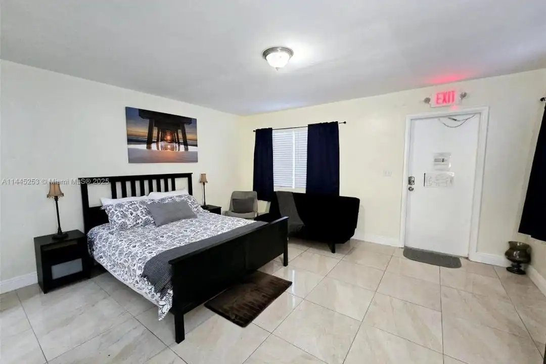 2305 Monroe St - View 5