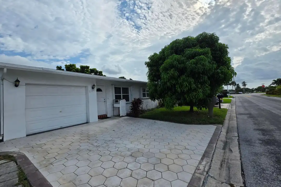 7195 NW 9th Ct – photo 1