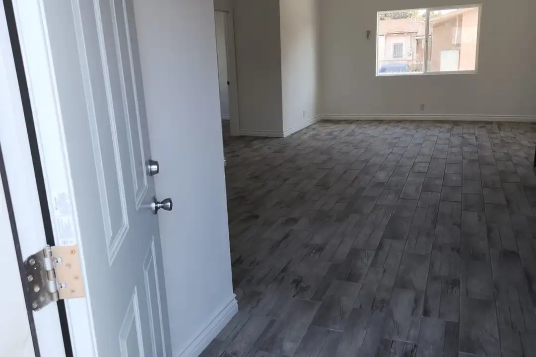 1177 E 41st Pl - View 2
