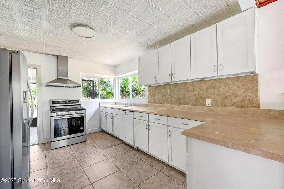 100 Tampa Ave - View 5