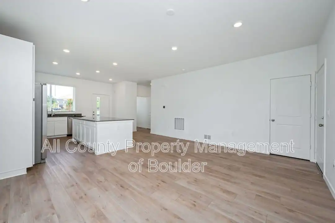 1432 Sanitas Ln - View 6