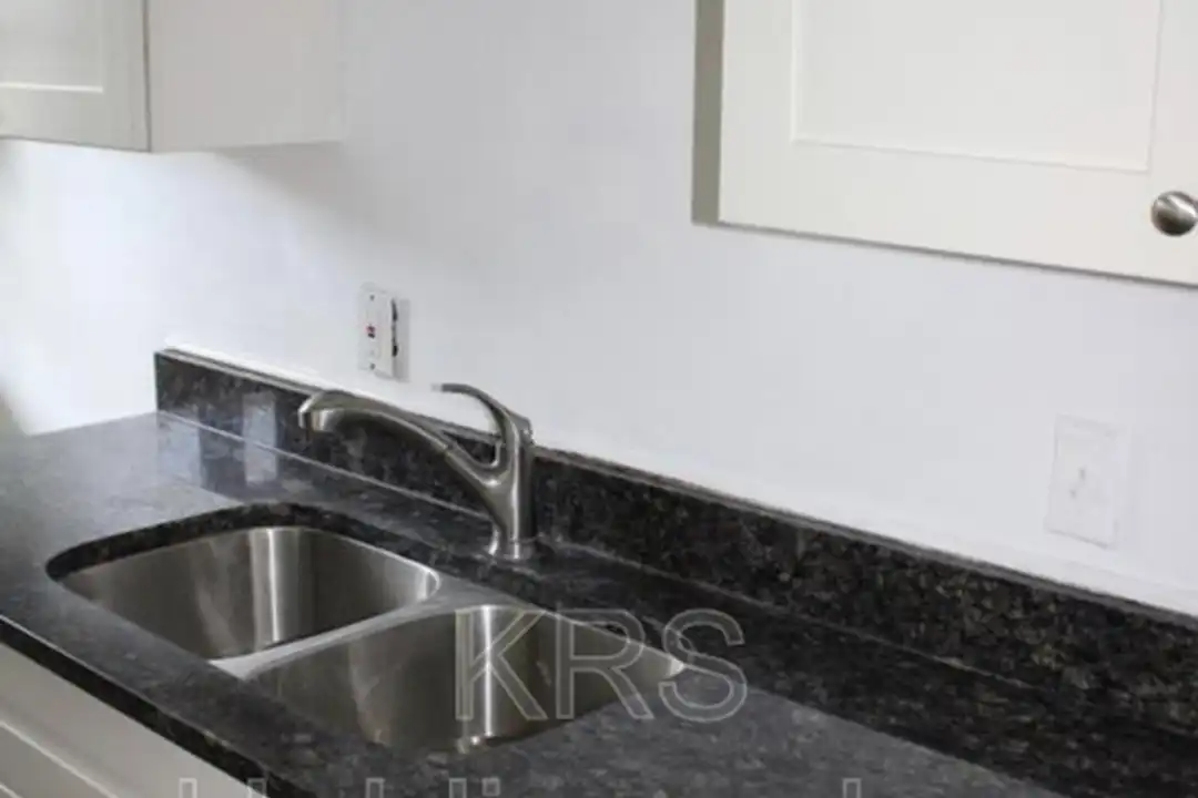 1821 Lasalle Ave - View 5