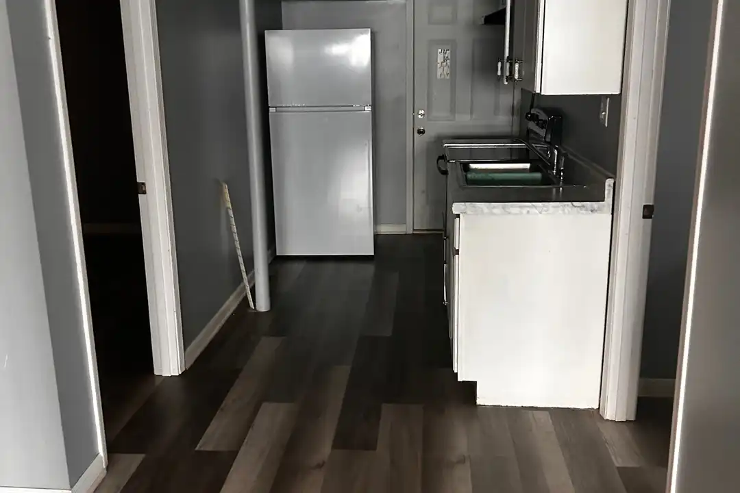 295 Crandon Ave unit Garden - View 5