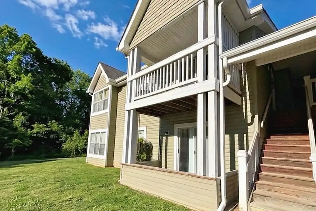 Creekwood Apartments – photo 1 of 8