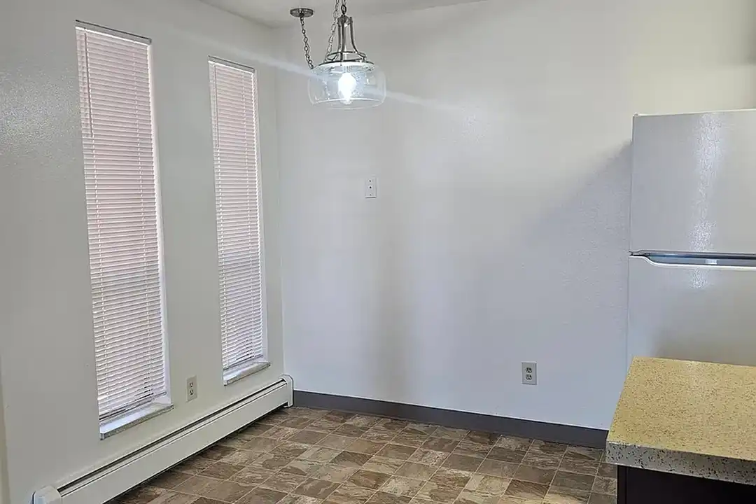 Chateau Villa Apartments - View 4