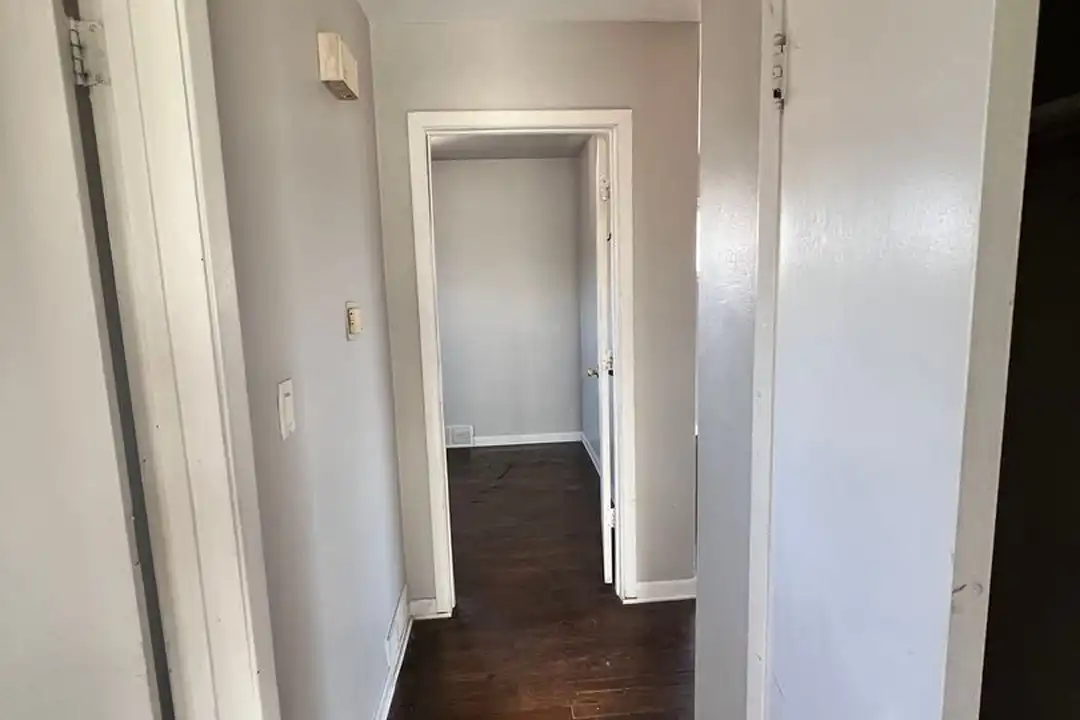 Apartment in Milwaukee, Westlawn - View 3