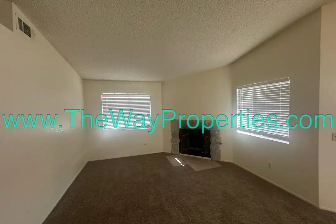 10660 Cottonwood Ave - View 3