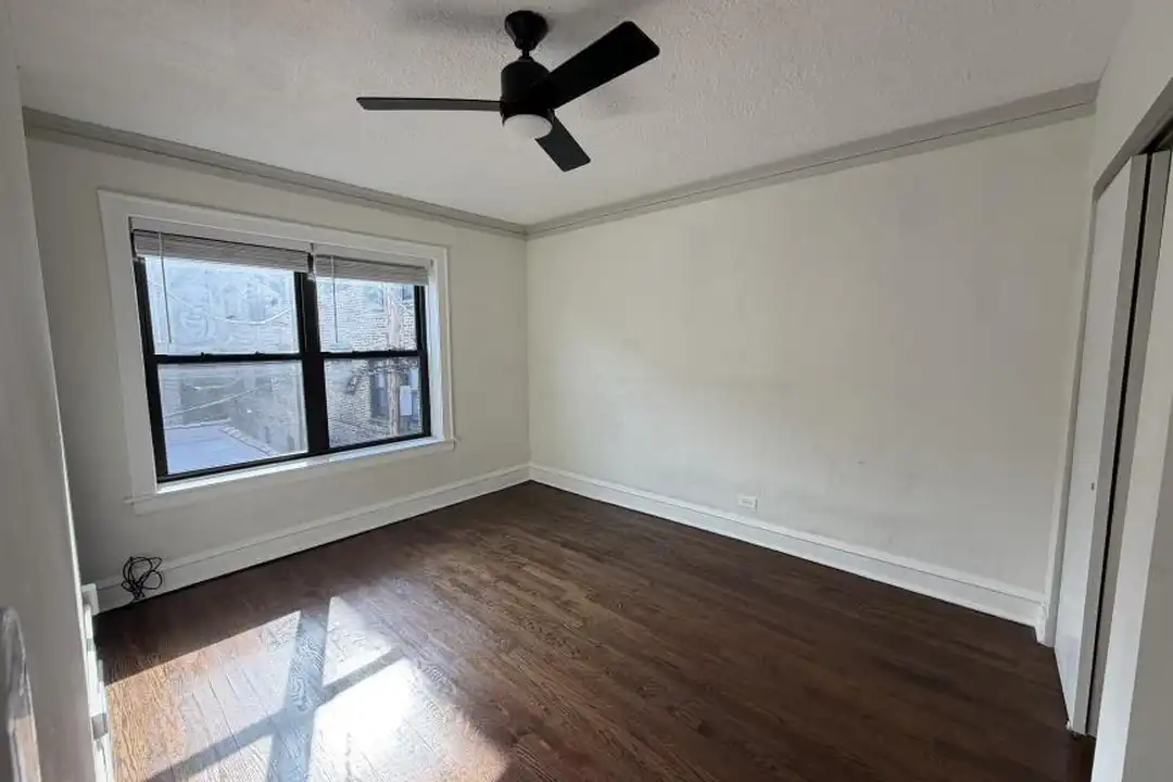 5509 N Lincoln Ave - View 3