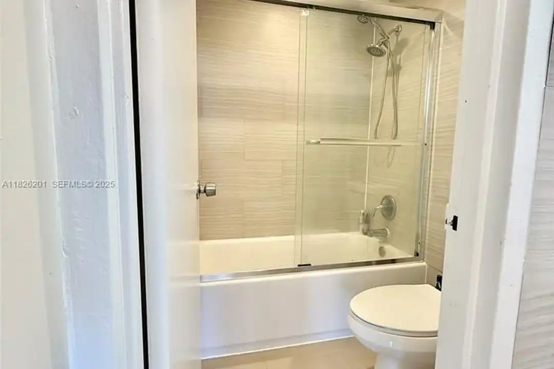 2899 Collins Ave unit #908 - View 4