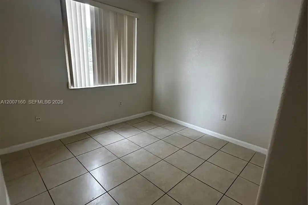 2812 SE 16th Ave #121 - More