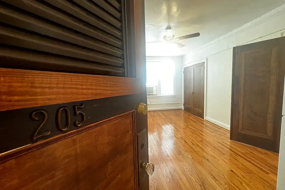 P Building – photo 1