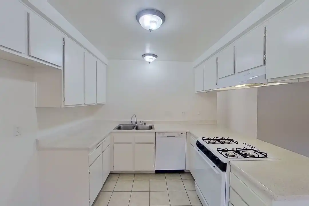 Apartment in Santa Ana - View 2