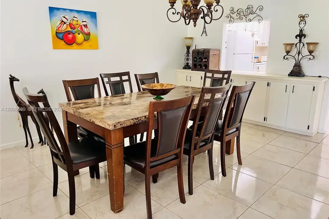 Apartment in Pembroke Pines - View 4