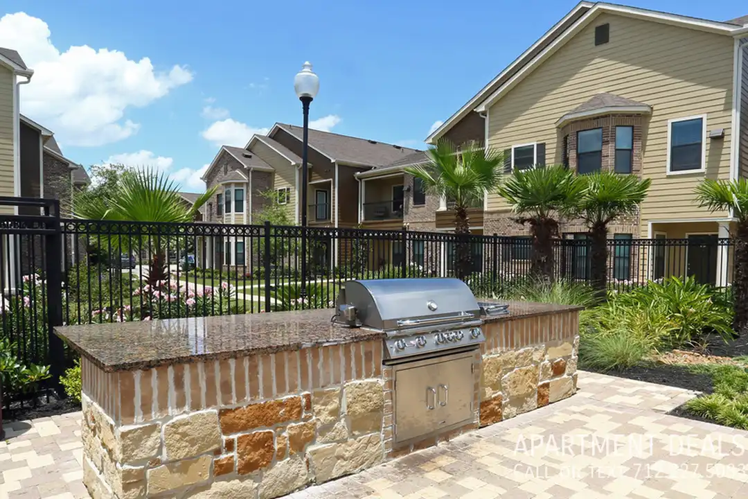 11746 Northpointe Blvd - View 4