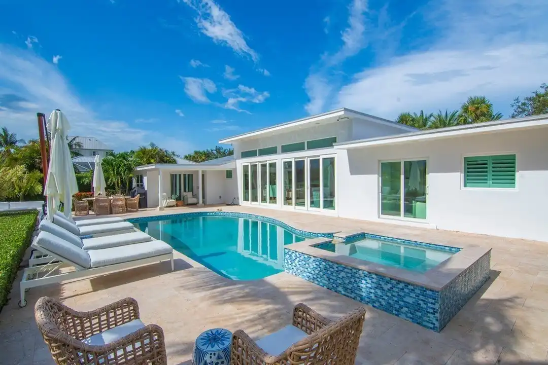 4601 Sunset Dr - View 2
