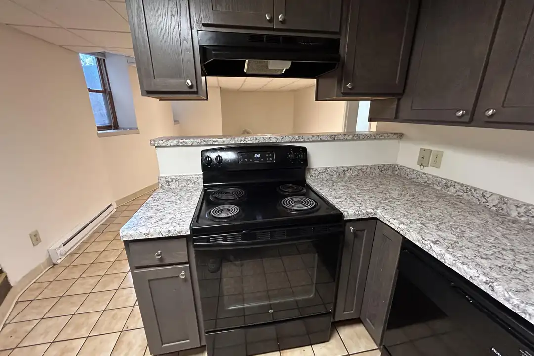 115 E Gorham St unit 4 - View 5