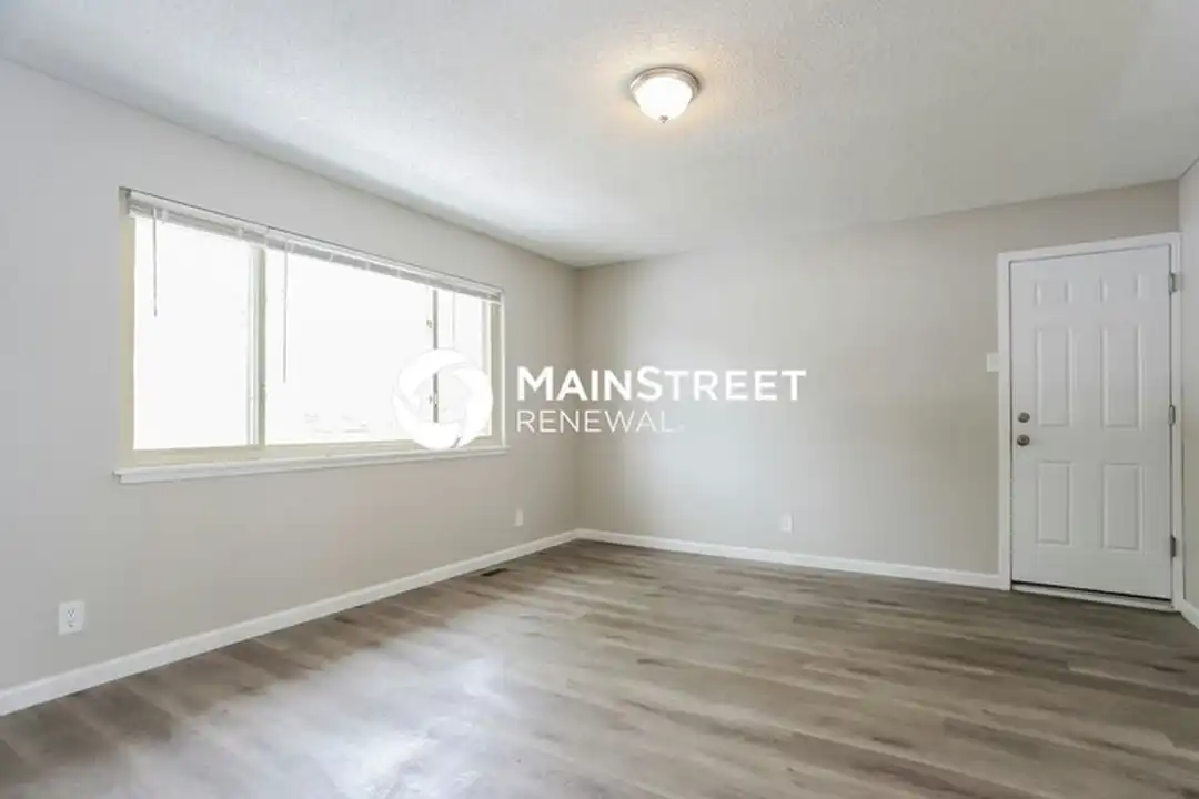 House in Aurora - View 3