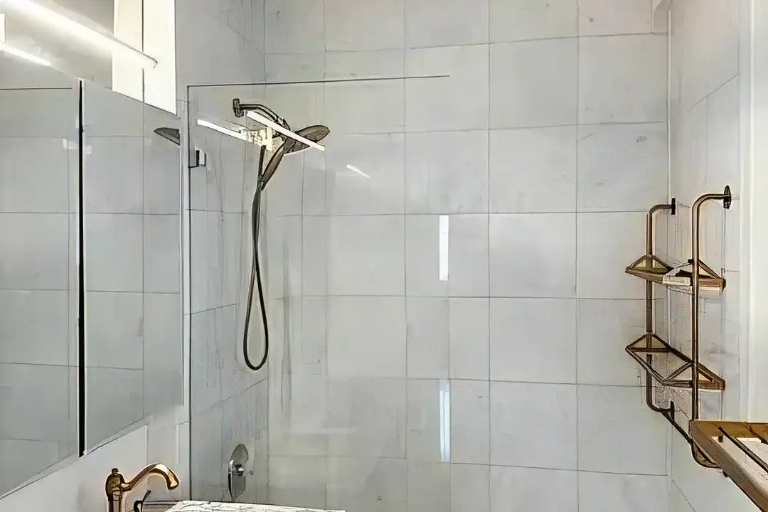 58 W 58th St unit 33A – další