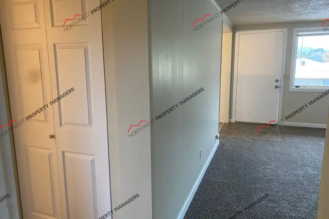 Apartment in Mossyrock - View 2