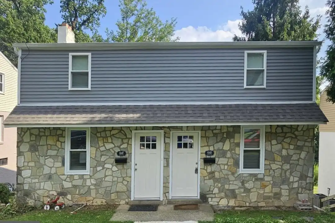647 Roberts Ave – photo 1 of 12