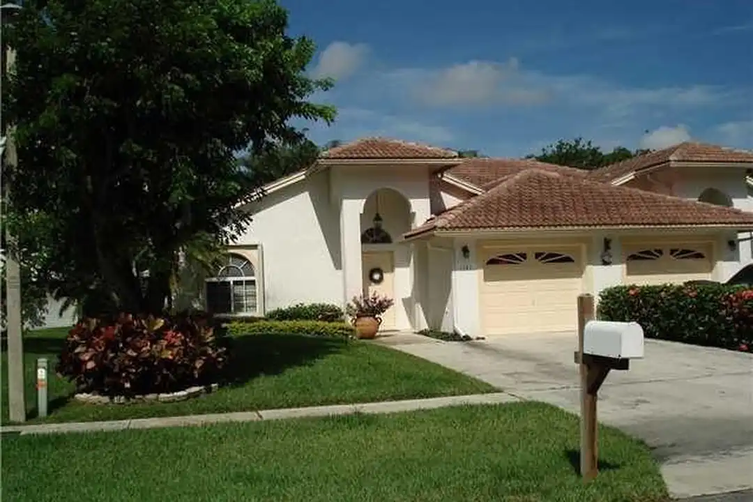 1141 Mulberry Pl - View 2