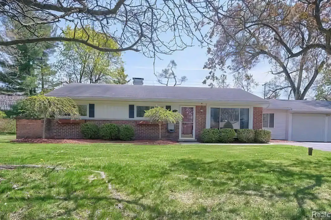 37711 Carson St – photo 1