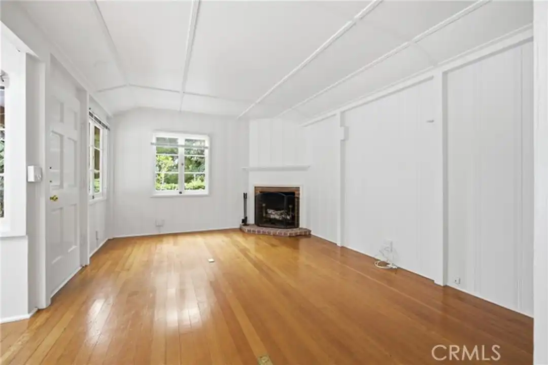 550 St Ann's Dr - View 2