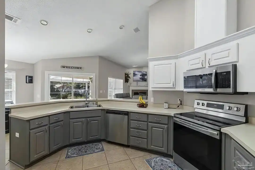 5658 Derby Dr - View 3
