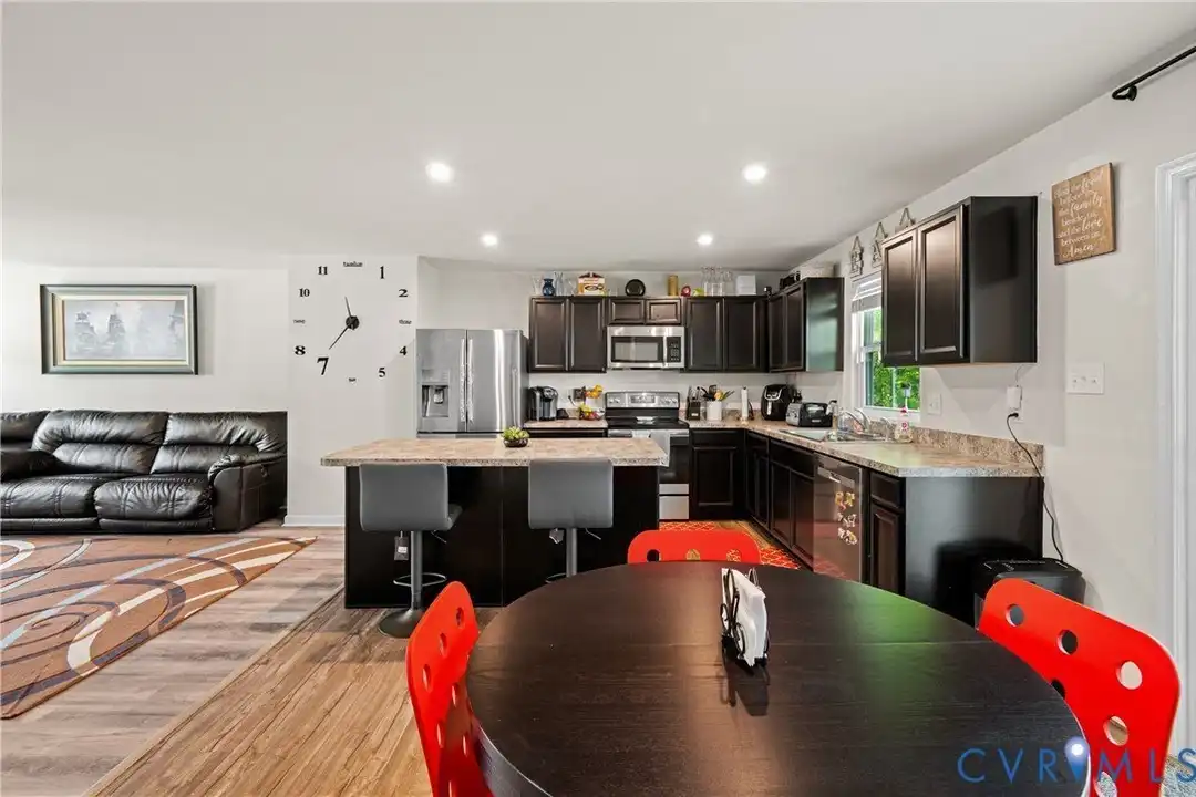 21012 Baileys Grove Dr - More