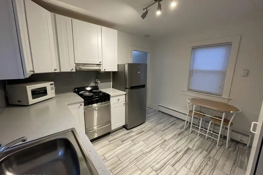 94 Poplar Ave - View 5