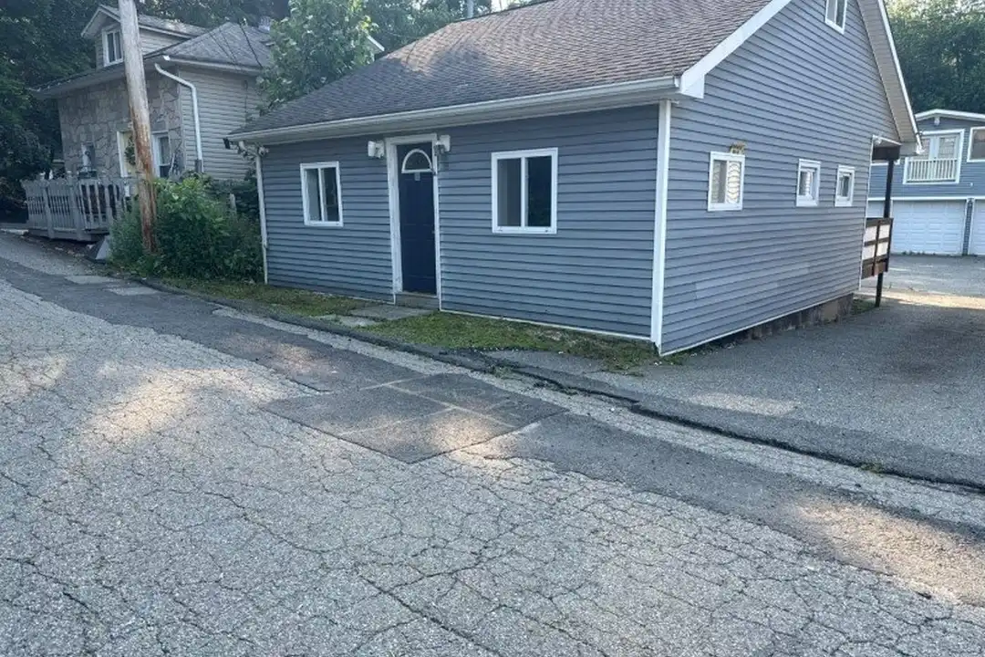 15 Diamond Dr – photo 1 of 10