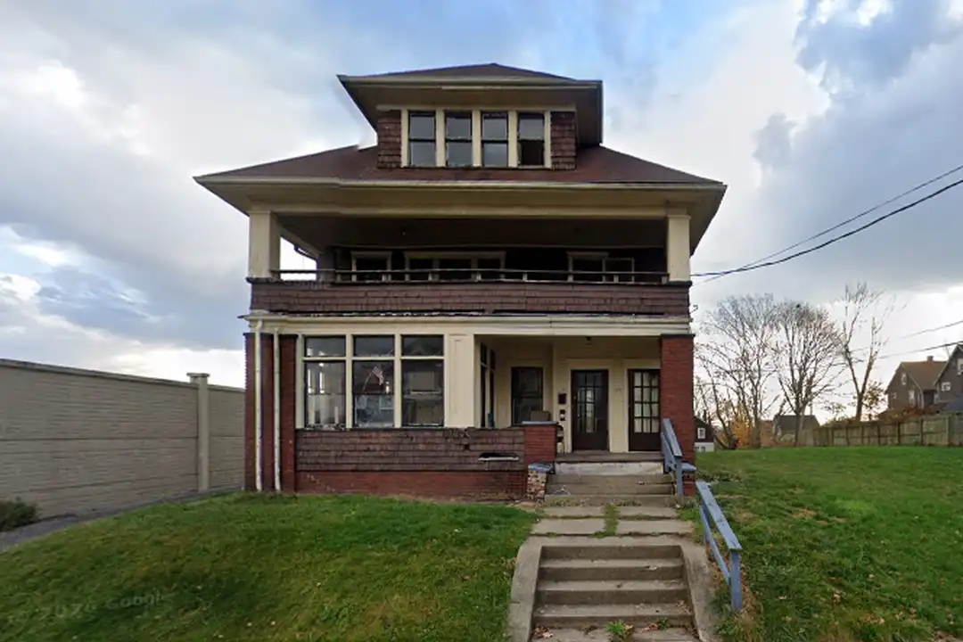 136 Park Ave SW unit 4 – photo 1 of 6