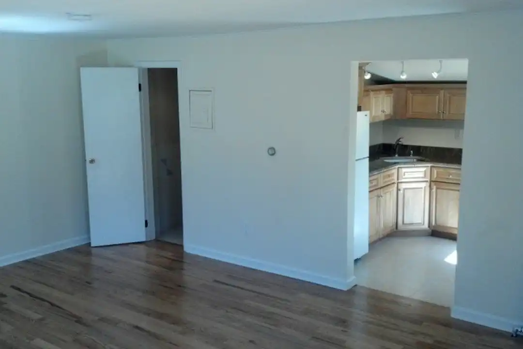 186 Kingston Rd - View 2