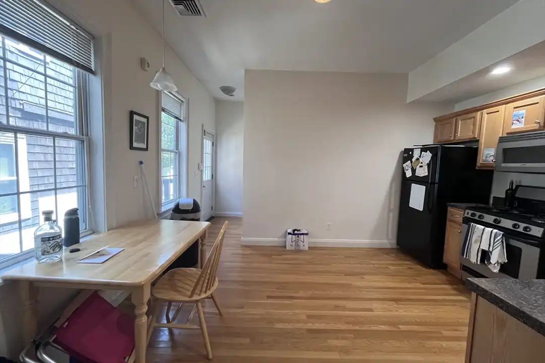 Apartment in South Boston, Dorchester Heights - View 4
