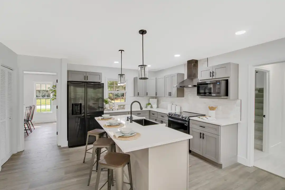 305 Mayfield St – photo 1