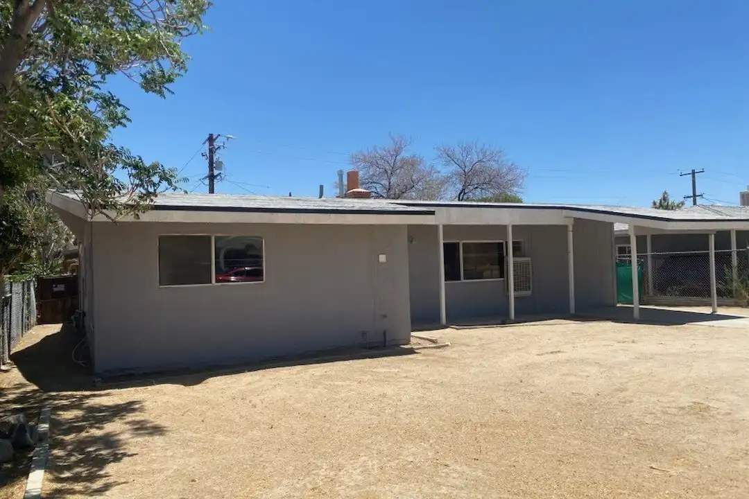6963 Tamarisk Ave - View 3