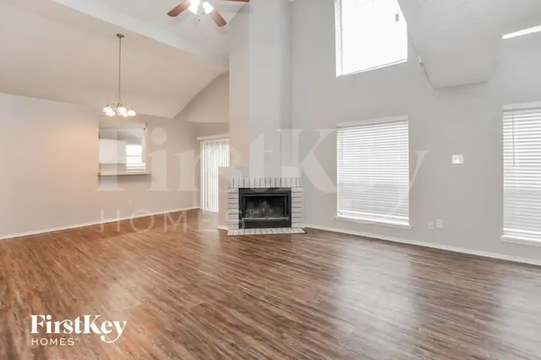 5116 Wedgewood Dr - More