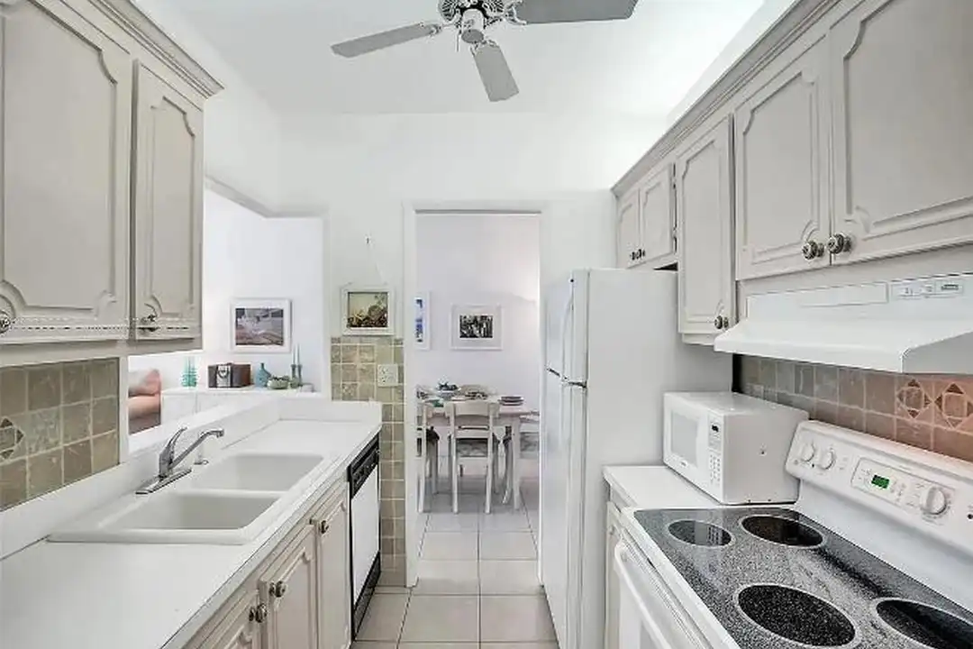 400 N Riverside Dr - View 4