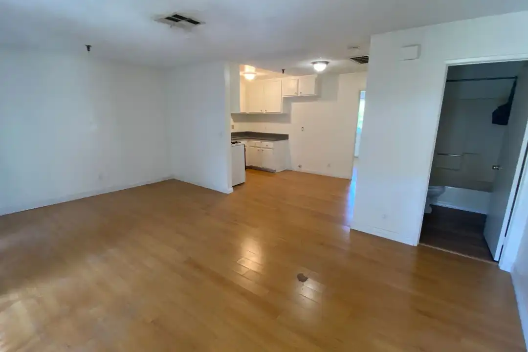 14733 Nelson Ave E unit 208 - View 5