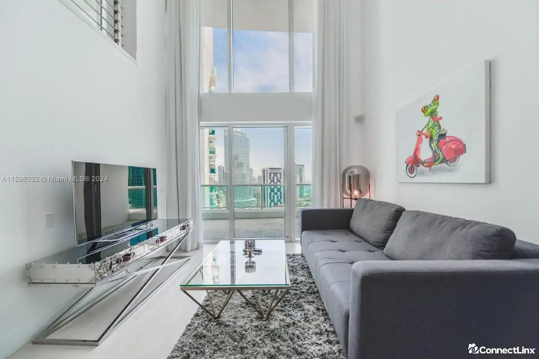 Apartment in Miami - View 3