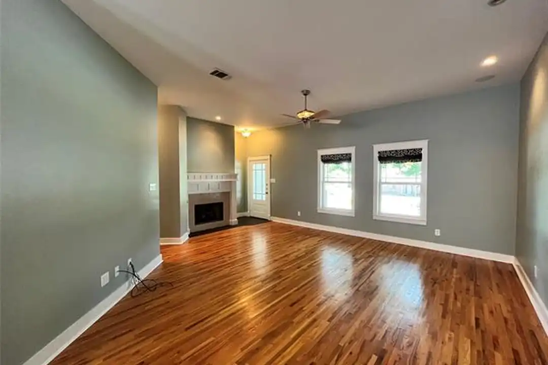 709 Roberts St - View 3