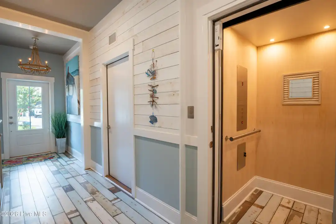 200 Annie Dr - More