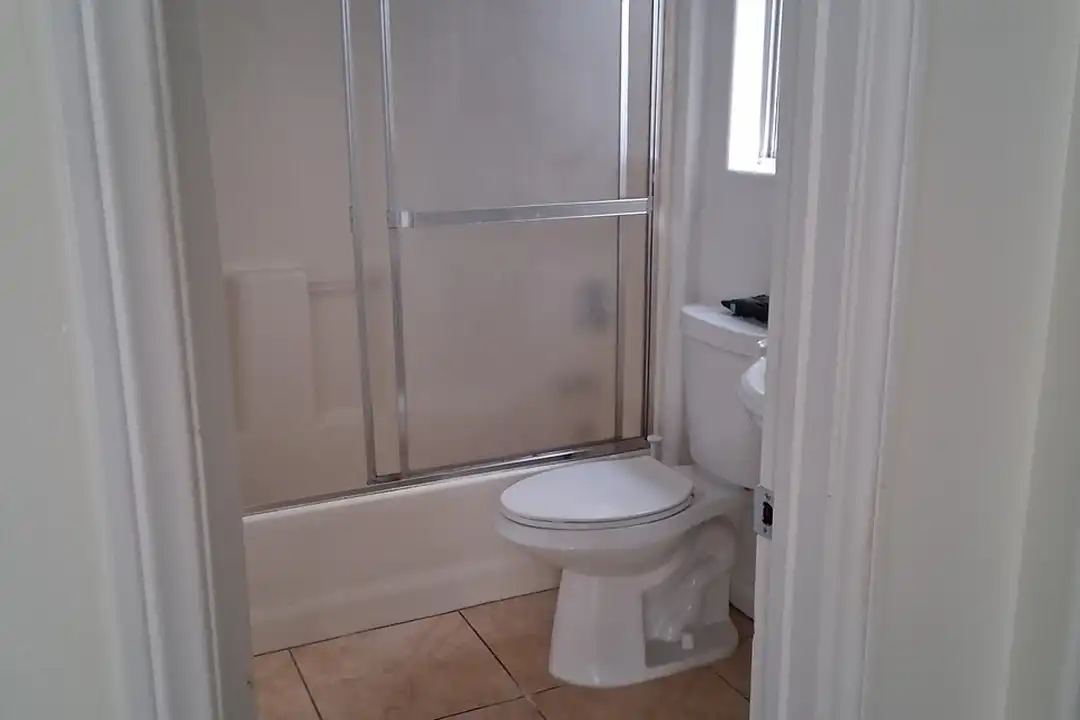 Apartment in Long Beach - View 4