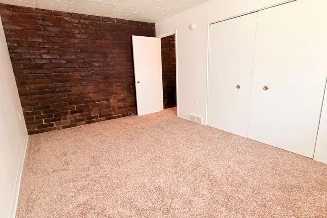 4909 Verona Rd unit 7 - View 3