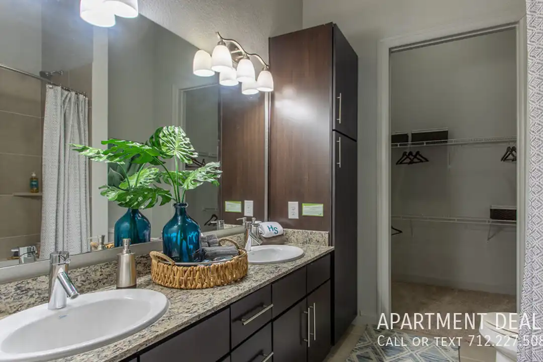 Apartment in Houston, Highland Village, Greenway - View 4
