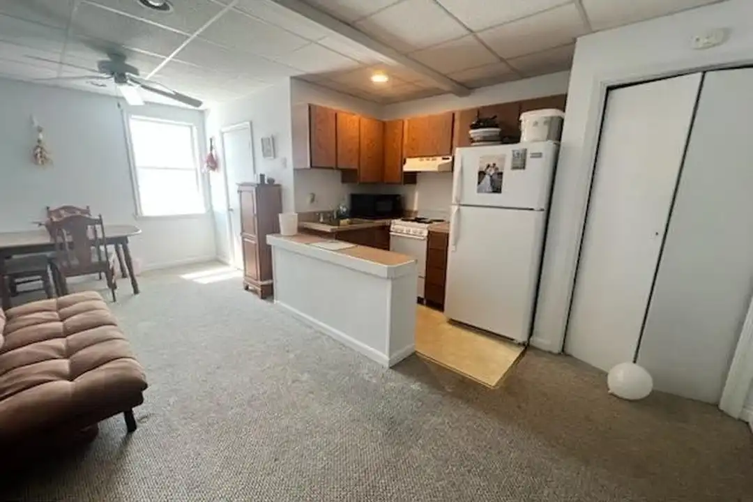 22695 Washington St #4 – photo 1 of 4