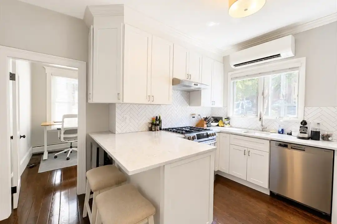 6 Bartlett St unit 2 - View 3