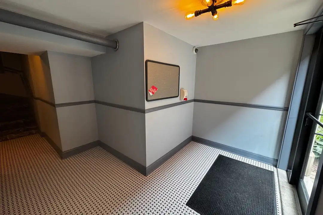 Apartment in Rogers Park Township, Glenwood Arts District, Rogers Park - View 5