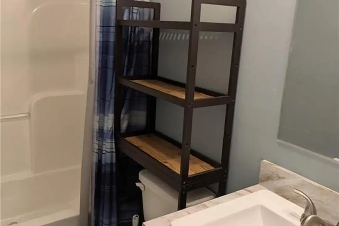 255 Greenview Cir - More